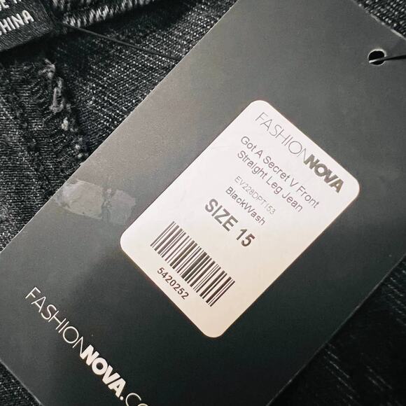 Fashion Nova Got A Secret V Front Straight Leg High Rise Jeans Size 18 NWT Gray - Picture 4 of 12